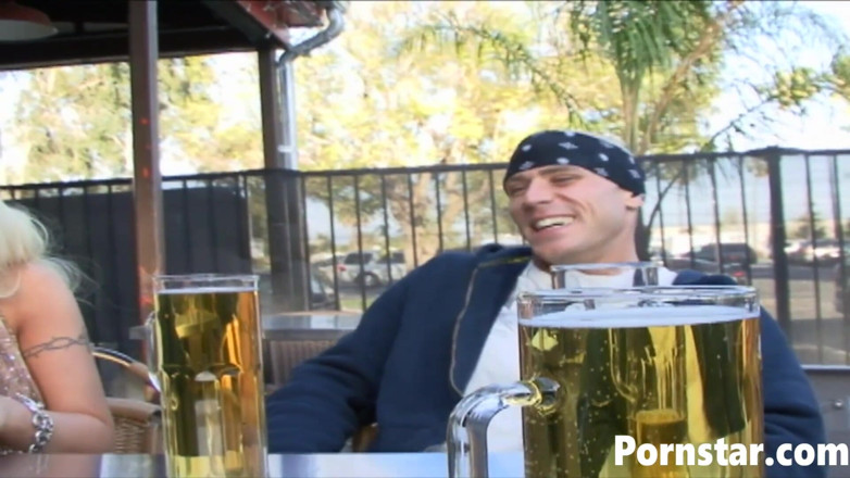 Pornstars: Beautiful blonde Candy Manson fucks with Johnny Sins