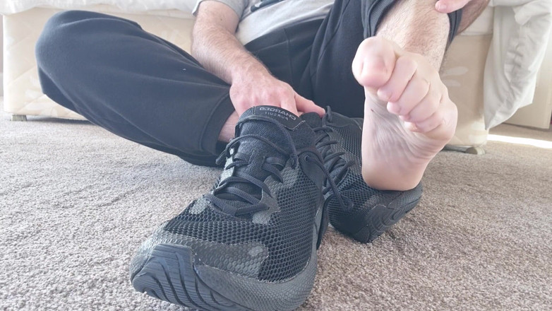 Solesforyoursoul: Männliche fuß necken sohlen und zehen