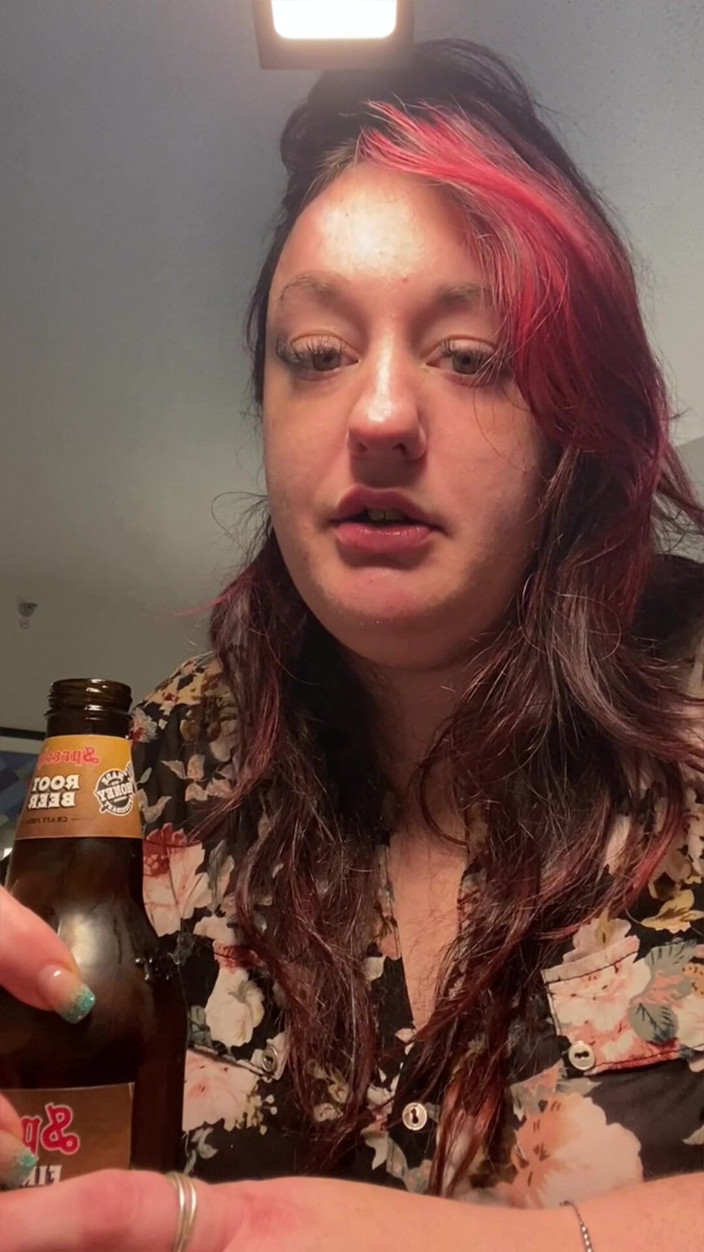 BellaBlast: Seducente bbw rootbeer chug &amp; rutti di Bella blast