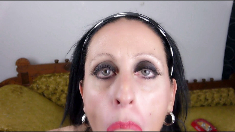 Lourdes Noir: Jag är den enda kvinnan för dig min styvson