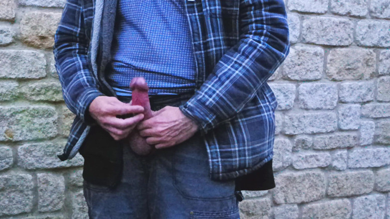 Rockardglans: Pulă mare necircumcisă masturbând și ejaculând din nou pentru vecini - Rockardglans
