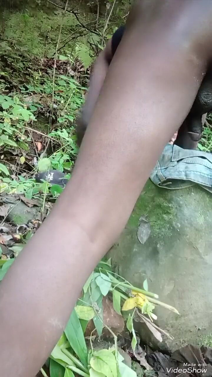 Sexyjayla254: Sexyjayla254 schizza l'acqua dal buco del culo