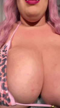 Big Belly Angel BBW z jej cipki pięścią jest ładna na różowo