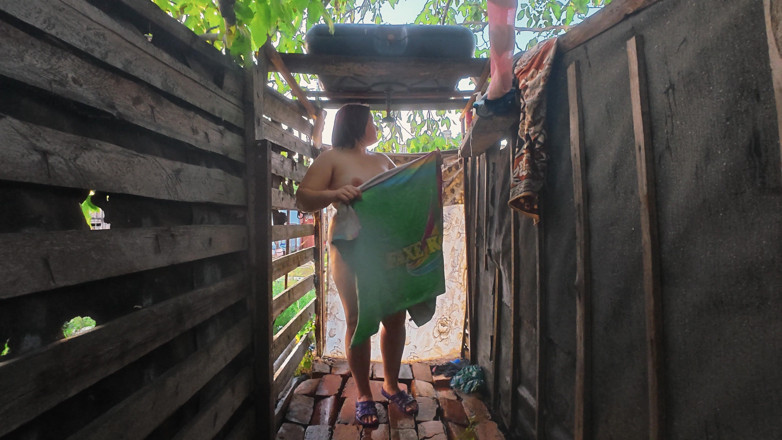 SchoolPrincess: Large Tits Couple Outdoor Shower Oral Sex