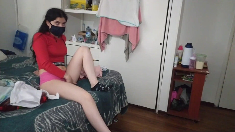 Jopy sex: Laura seksi amatur sebenar ditangkap menyentuh dirinya, jadi dia memutuskan...