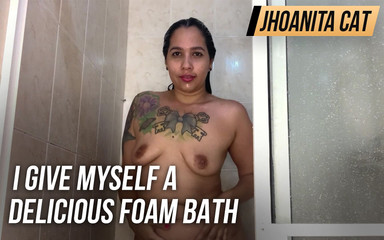 JhoanitaVioletta: Dávám si lahodnou pěnovou koupel, zatímco zůstanu sama doma