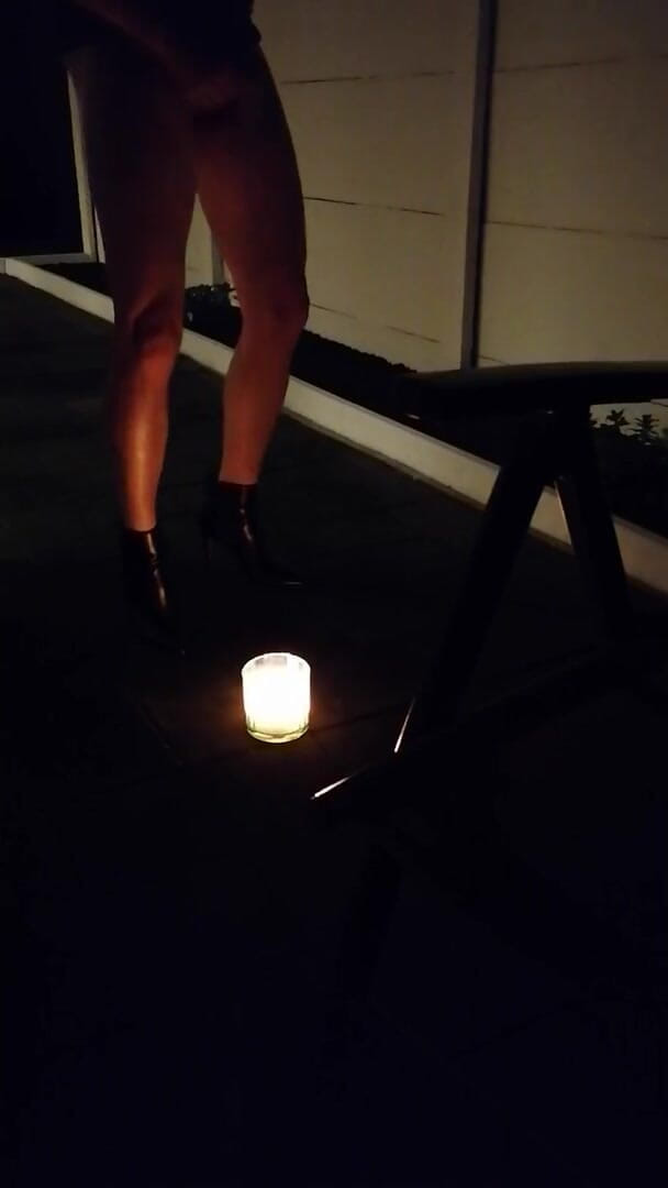 Crosdressing: Berjalan di luar pada waktu malam