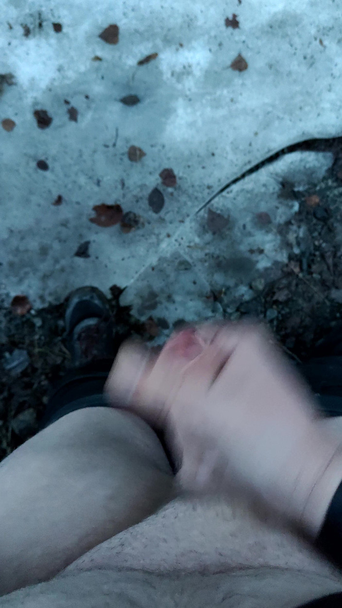 Stiansr: Selbstbefriedigung im wald