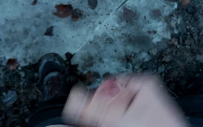 Stiansr: Masturbation dans la forêt