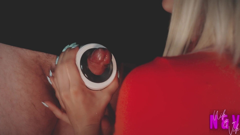 NikAndVik: Handjob dengan melancap dari awek blonde dengan tangan yang sempurna