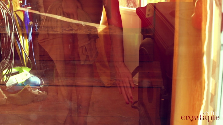 Eroutique: Victoria Puppy户外高潮