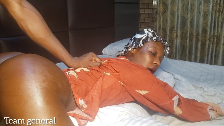 General01: Moje nevlastní máma mě přistihla při masturbaci a řekla mi, abych...