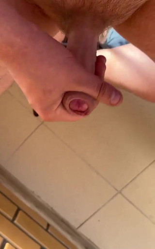 Young cum: Éjaculation matinale sur le balcon