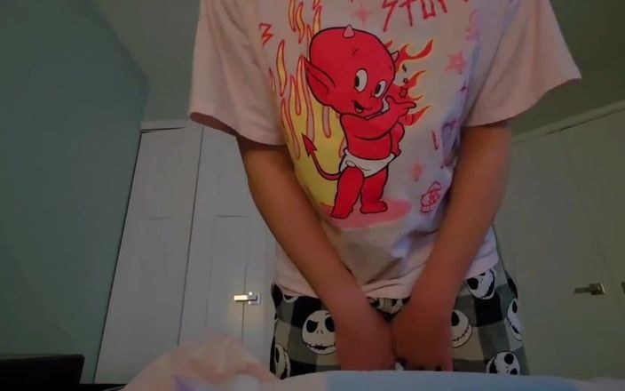 Kinkytwinkpamps: Il femboy ti riduce poi scoreggia e ti mette nel...