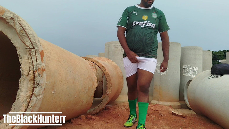 TheBlacKHunterr: Oyundan dönerken terli halde heyecanlandım ve boşalmak zorunda kaldım