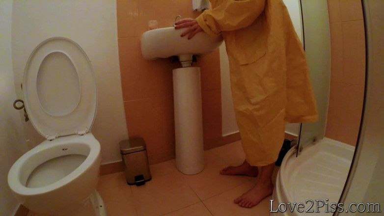 Love 2 Piss: Peeing in a jar