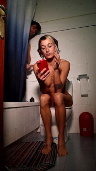 Surprise at the Toilette