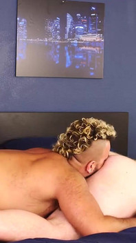 BEARFILMS - Luis Vega et Taylor St Moore se reproduisent sans capote