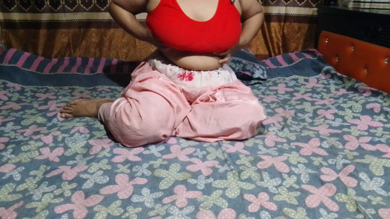 Nura443: Genç üvey erkek kardeş ve üvey kız kardeş seks yapmak için yatak...