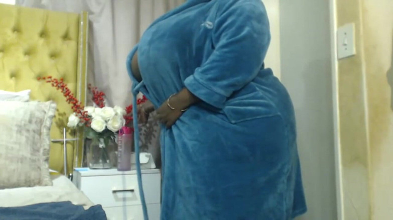 Legendary Booty Overdose: Busty BBW Teasing Around