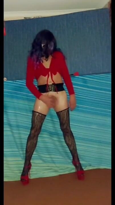 Lizzaali: Dancing in my corsett belt and red top