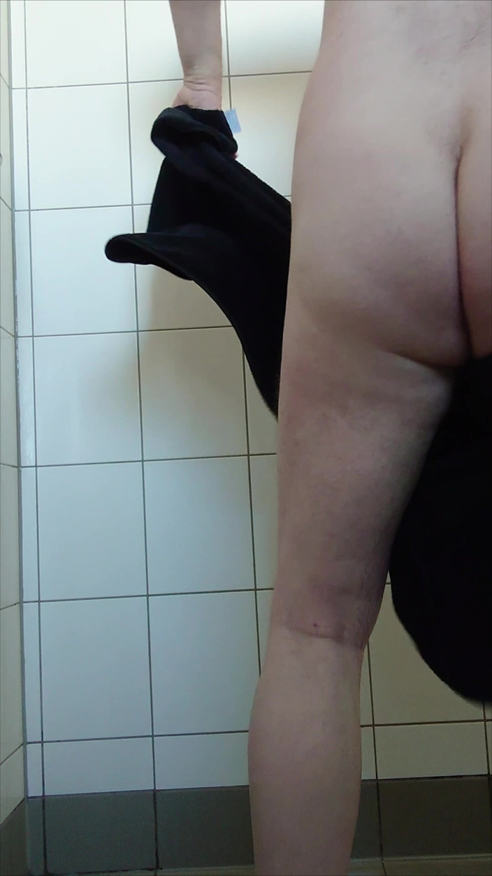 Carmen_Nylonjunge: Ragazzo Nudo in Nylon in Piedi Bagnato Sotto La Doccia