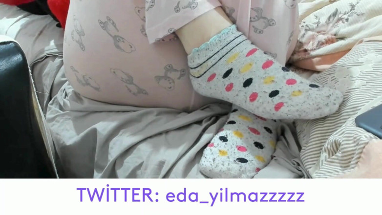 bigass_sexy_bigboobs: Fétichisme des pieds - foot turc - fétichisme des pieds turc - chaussettes -...