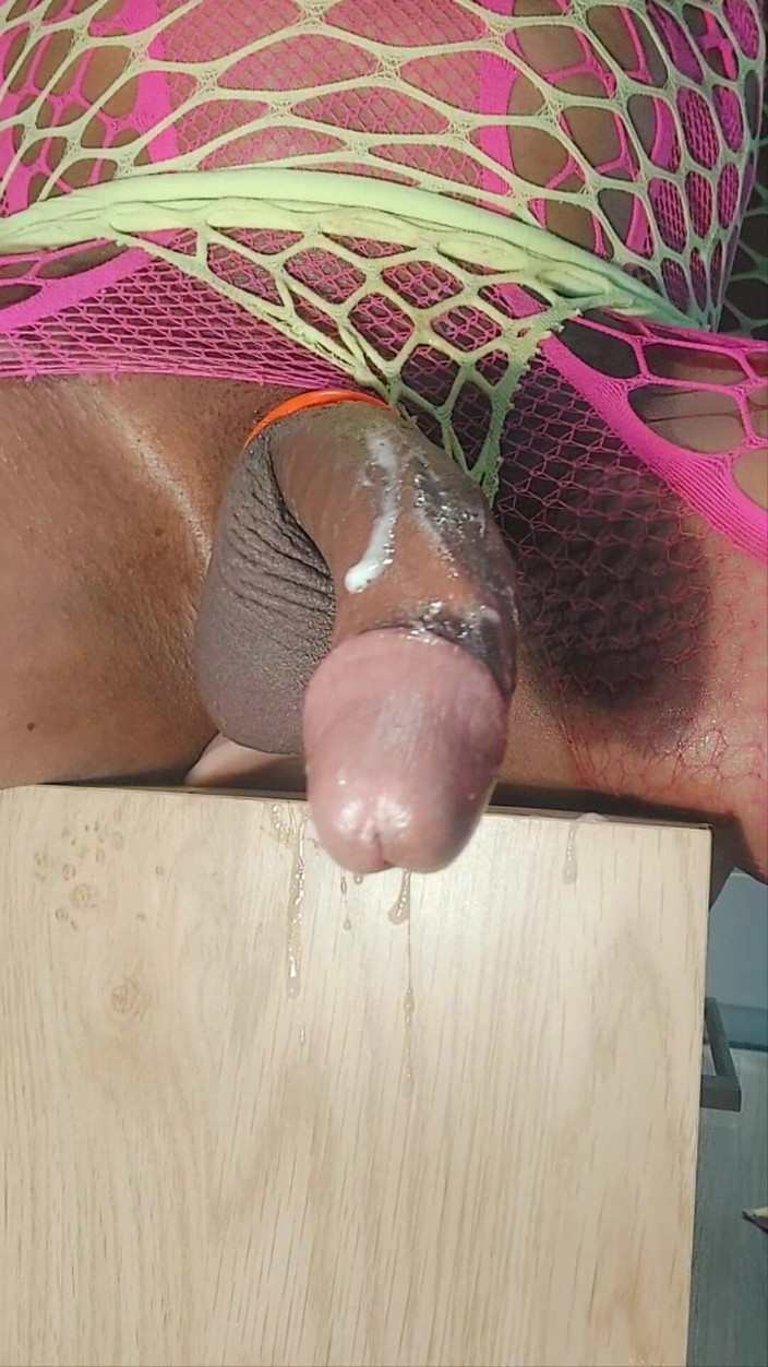 Milah CrossxxX: Poslouchám svou paní a ona na mě plive