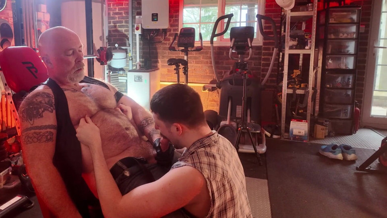 Bob Steel: Bear Stuart och Bob Cigarr röker knull