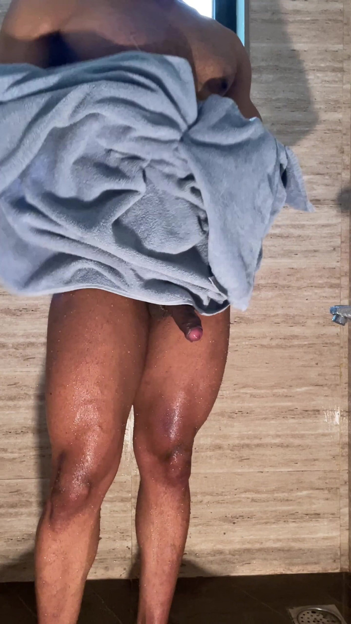 Muscular Bull: Prysznic po treningu