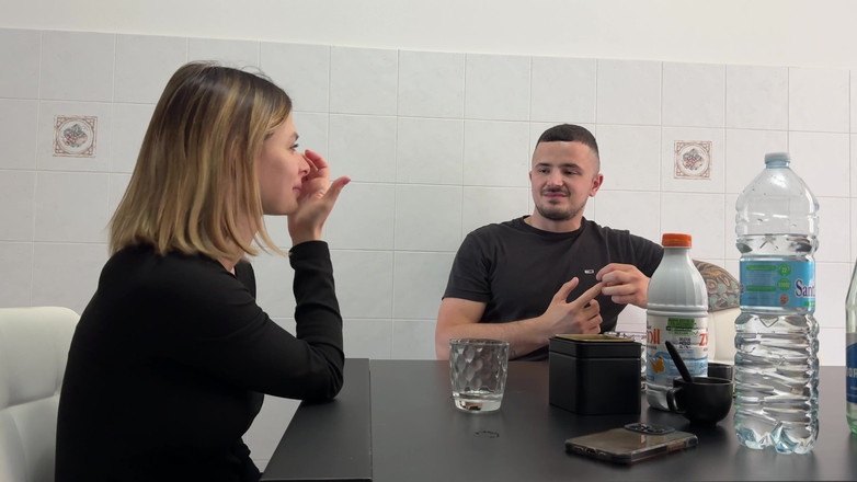 Tommy e Annika: Blonďatá nymfomanka nemá spropitné, které by dala kurýrovi, který jí...