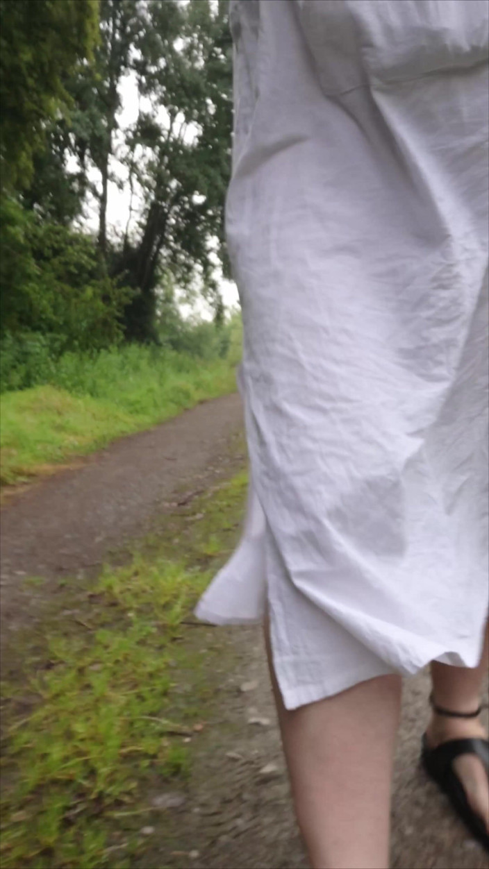 Footfetish: Walk in White Caftan with Annoying Insects