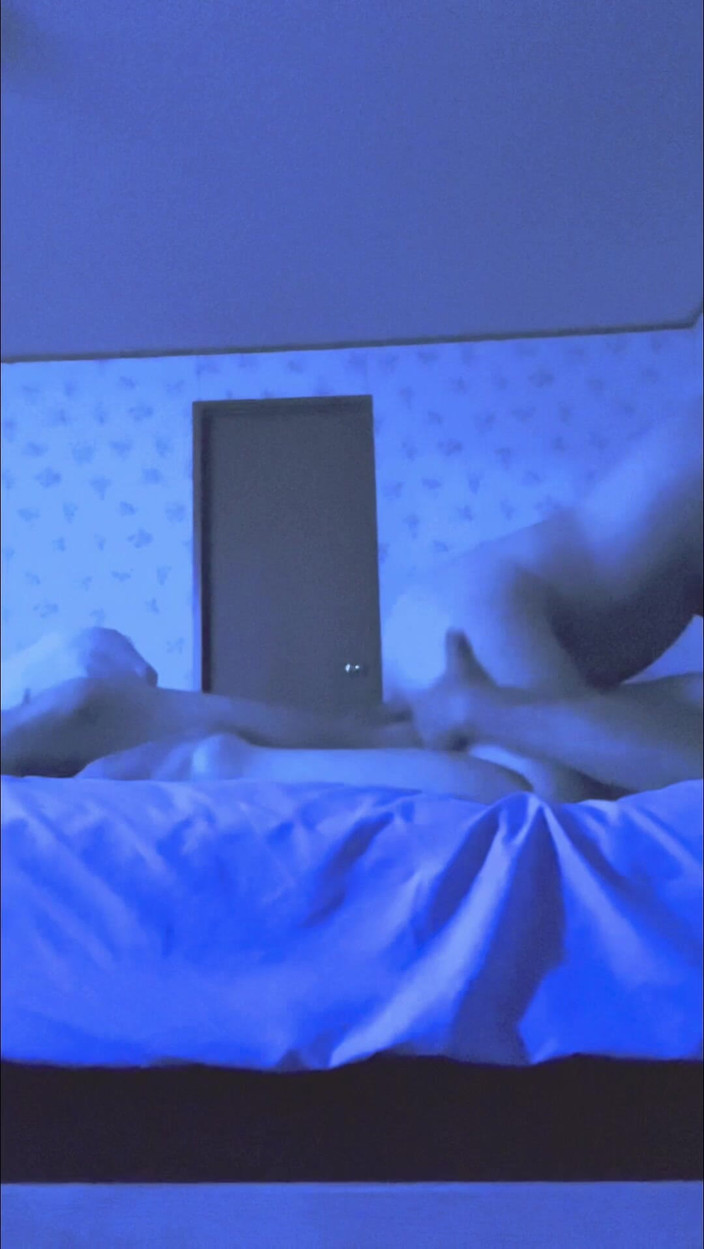 Bigshooterfytb: Сексуальная крошка так хорошо скачет на члене