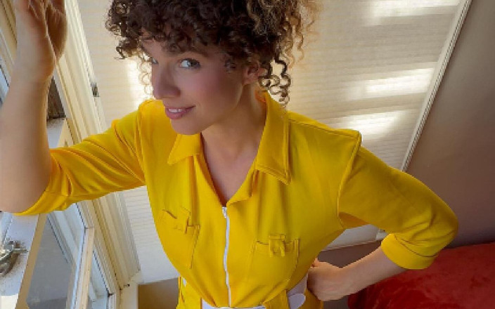 VibeWithMommy: April O'Neil tiene que follar su salida de un videojuego