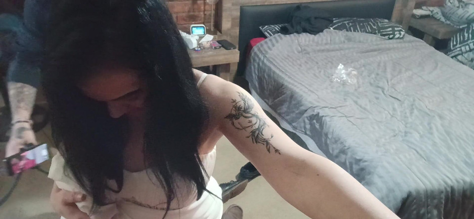 Bigjoefuckalott: 好好自慰，我的朋友正在打我的老婆