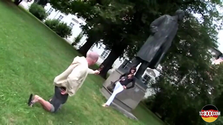 123XXX - Fucked Amateurs in Germany!: 当这个熟女需要在镜头前做爱时一点也不害羞