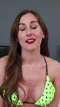 Ally Cooper bikini pijpbeurten