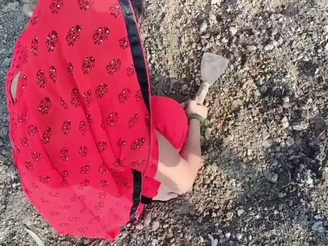 Cute Bhabhi Pissing Outdoor (Lalita singh)