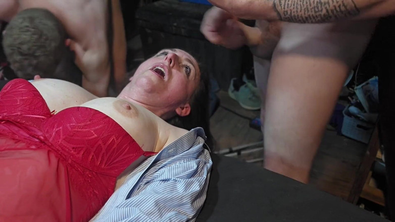 VinnyMacNDelilah: Delilah Gets Mouth Fucked by Vinnymac and Friend