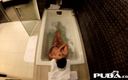 PUBA Solo: Сексуальная Jezebelle Bond снимает себя на видео, принимая ванну