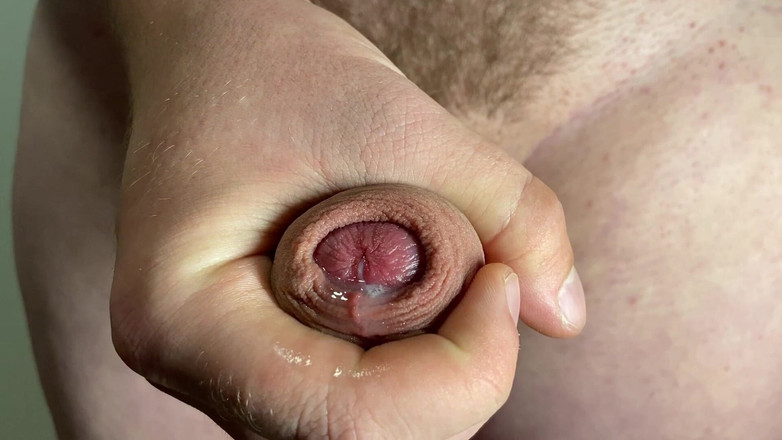 Lucas Nathan King: Pancutan mani batang yang belum disunat rakaman dekat