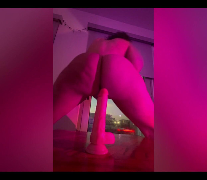 Jayla Cuateco: 新しいセックスの動きを考えて...