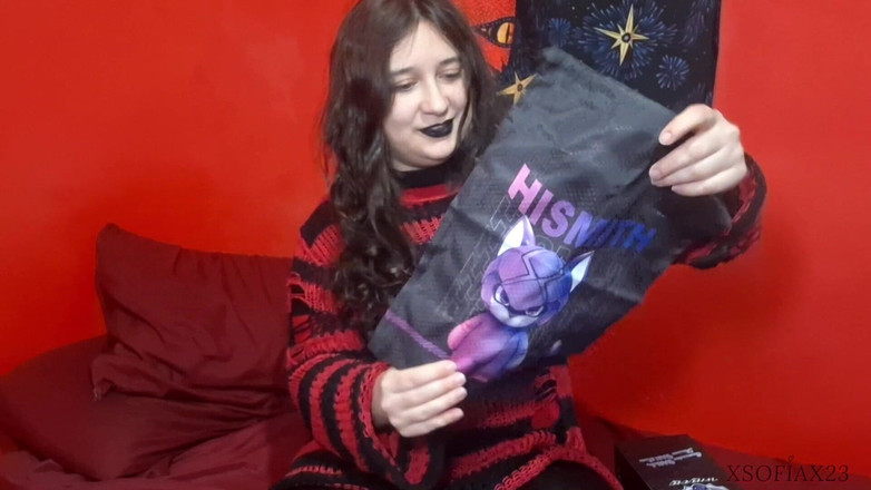 Sofia Nightshade: Yeni oyuncağımın kutularını açiyorum