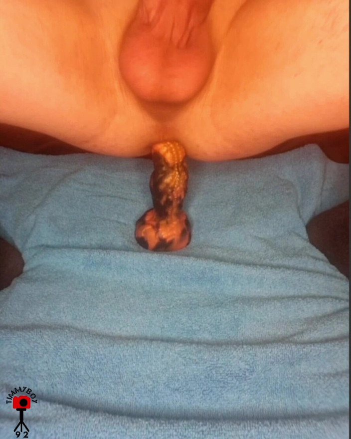 Timmyboy: Îmi place să simt valurile de vibrator în curul meu, cât...