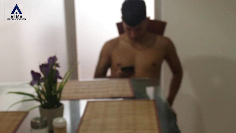 Ferragamo: 我在厨房操我的继妹。享受