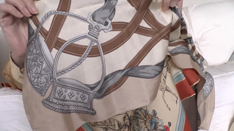 Lady Victoria Valente: на шёлковом шарфе мачехи — леди Виктория Валенте