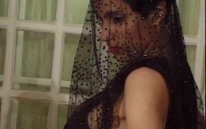 Videos Francaises: Franch sürtük strapon bae ve en iyi arkadaşı tarafından sikiliyor