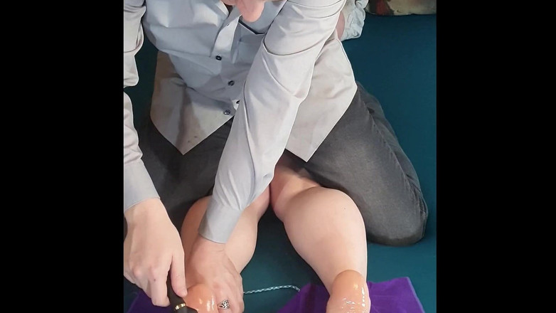 Candy Rabbit: Зв'язана рабиня страждає від жорсткого лоскоту і голосно кричить