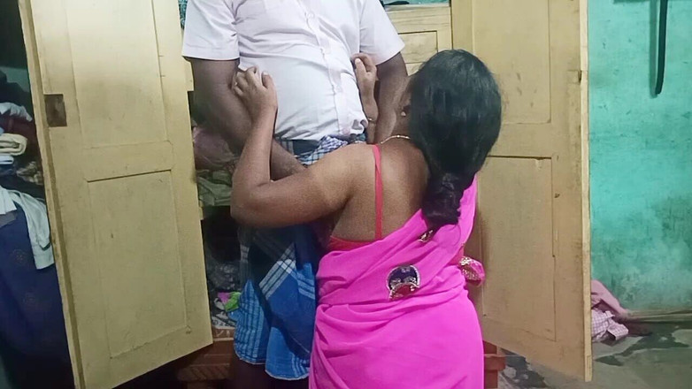 Priyanka314: Tante kleedt zich om in sekshuis Woner