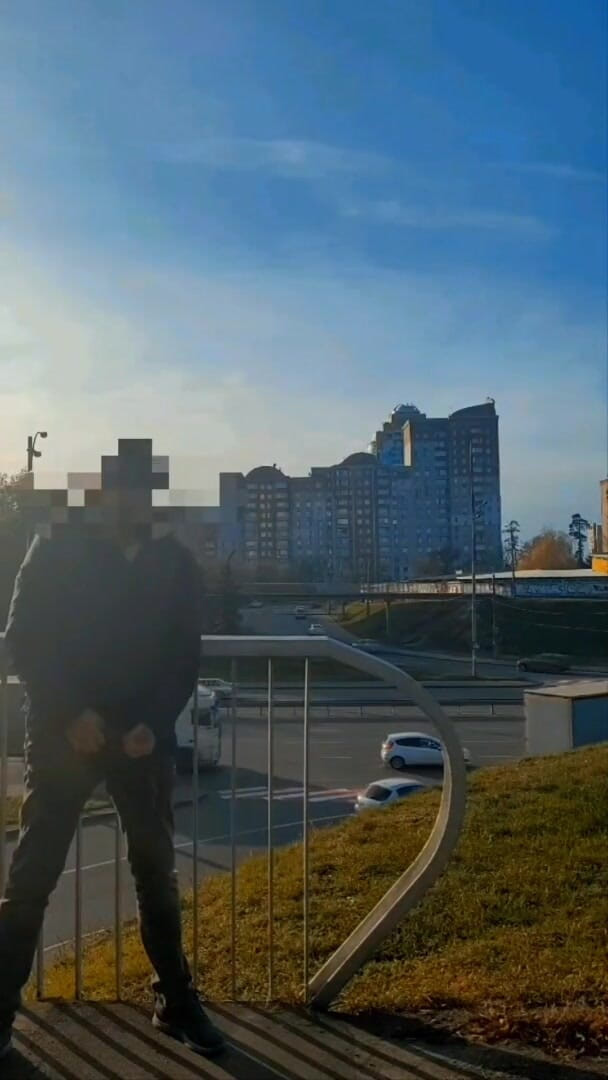 Wanker forever: Une branlette sexy dans la rue